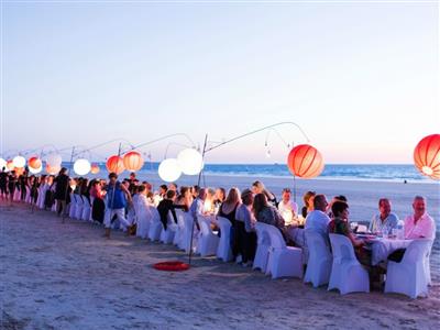 Cena in riva al mare